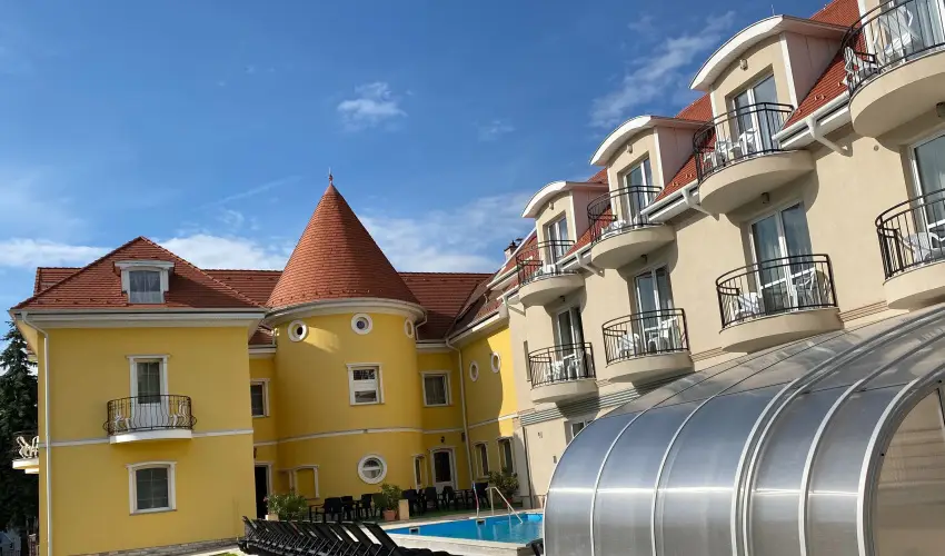 Hotel Villa Park Szilv�sv�rad - M�rcius 15. 
