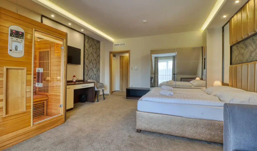 Hotel Villa Park Szilv�sv�rad - M�rcius 15. 