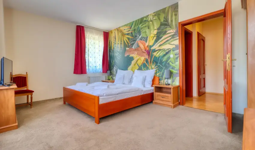 Hotel Villa Park Szilv�sv�rad - M�rcius 15. 
