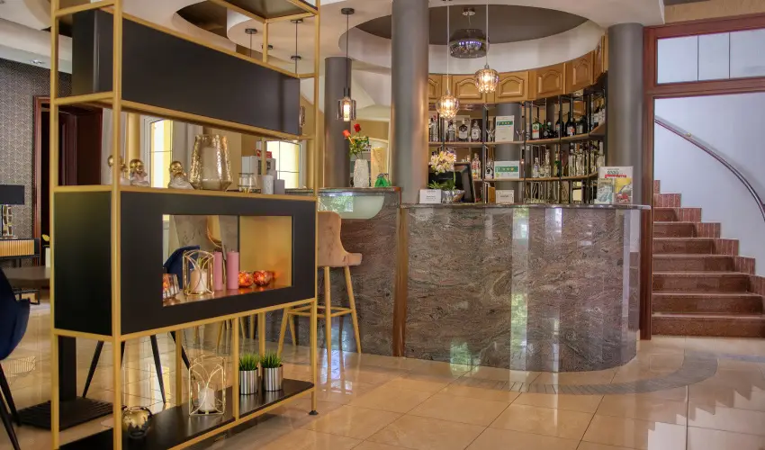 Hotel Villa Park Szilv�sv�rad - M�rcius 15. 
