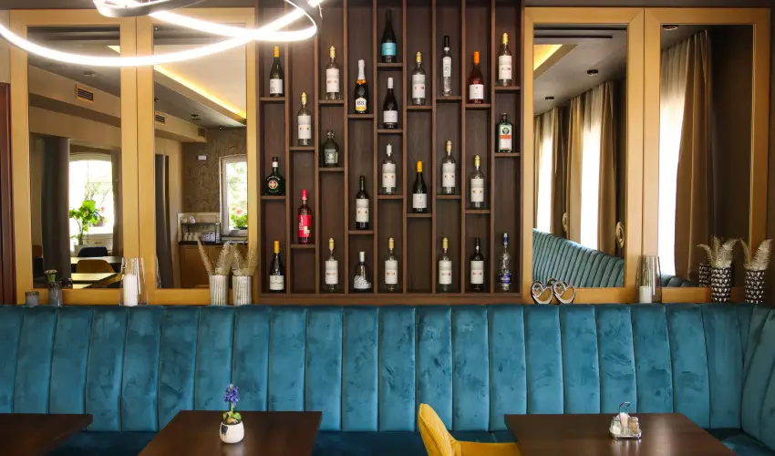 Hotel Villa Park Szilv�sv�rad - M�rcius 15. 
