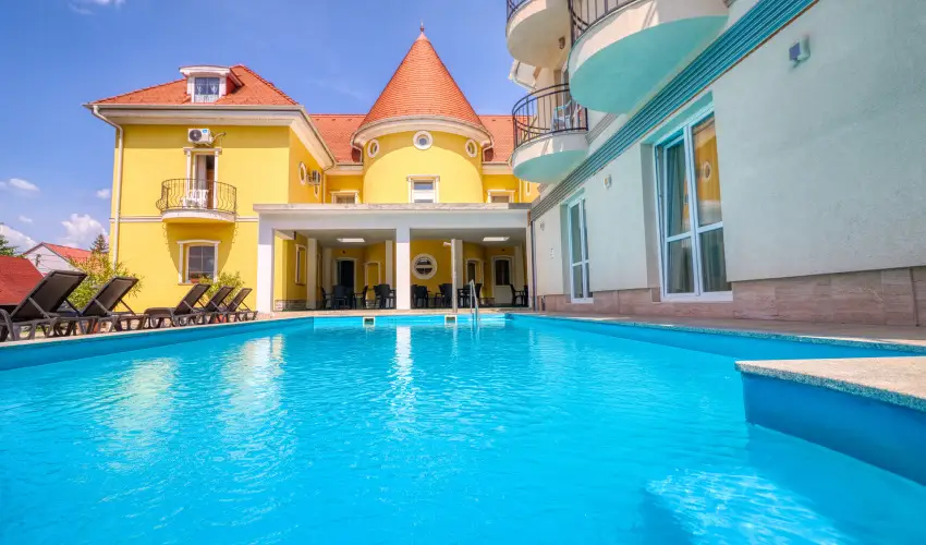 Hotel Villa Park Szilv�sv�rad - M�rcius 15. 