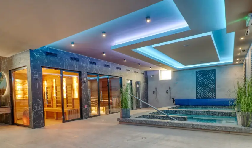 Hotel Villa Park Szilv�sv�rad - M�rcius 15. 