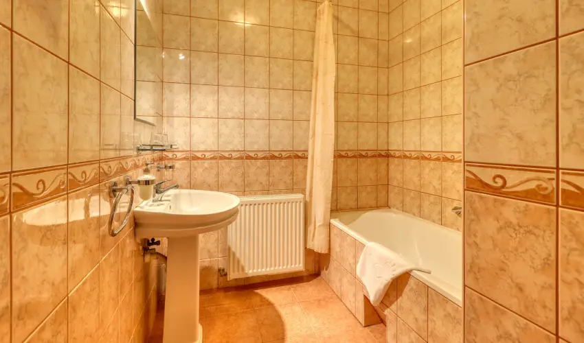 Hotel Villa Park Szilv�sv�rad - M�rcius 15. 