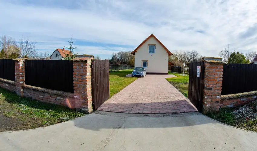 Vir�g �d�l�h�z Szarvas - M�rcius 15.