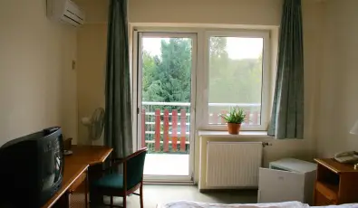 Well Hotel Hark�ny