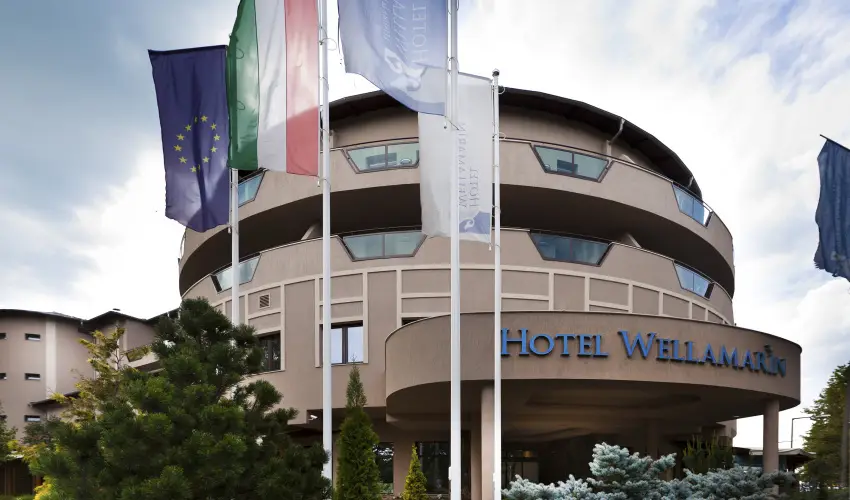 Hotel Wellamarin Zam�rdi - M�rcius 15. 