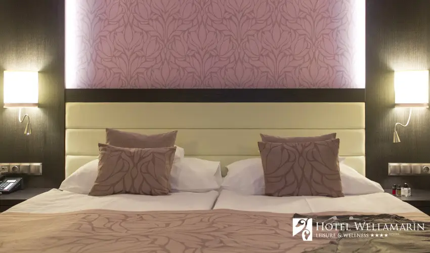 Hotel Wellamarin Zam�rdi - M�rcius 15. 