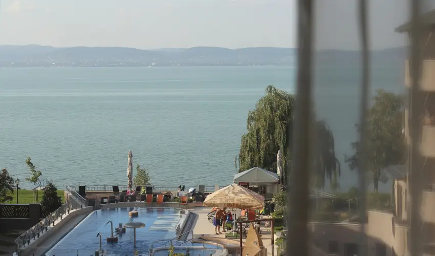 Hotel Wellamarin Zam�rdi - M�rcius 15. 