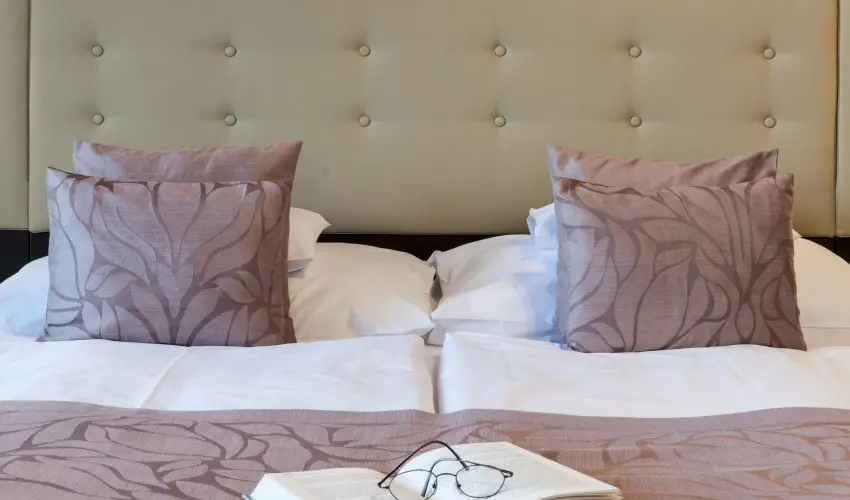Hotel Wellamarin Zam�rdi - M�rcius 15. 