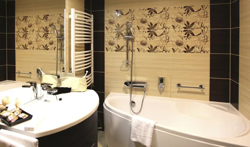 Hotel Wellamarin Zam�rdi - M�rcius 15. 