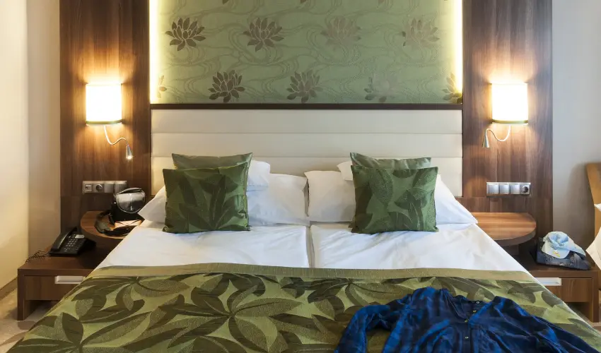 Hotel Wellamarin Zam�rdi - M�rcius 15. 