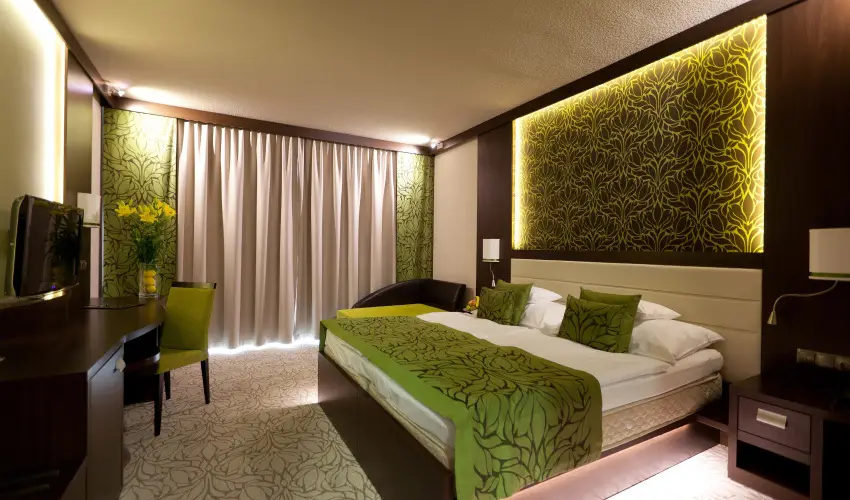 Hotel Wellamarin Zam�rdi - M�rcius 15. 