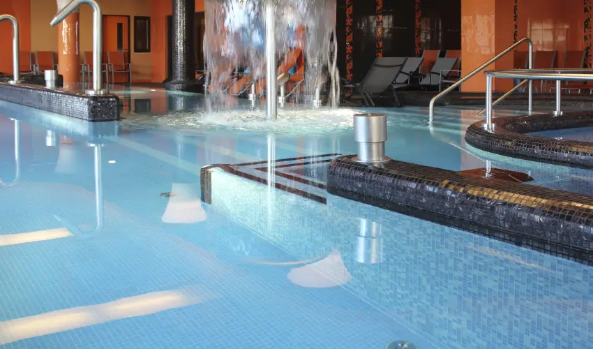Hotel Wellamarin Zam�rdi - M�rcius 15. 