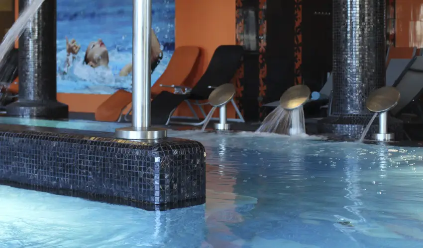 Hotel Wellamarin Zam�rdi - M�rcius 15. 
