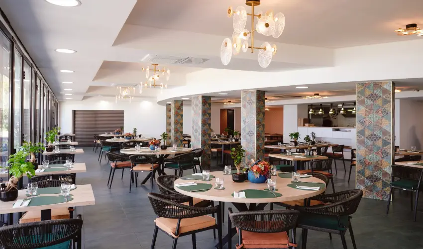 Hotel Wellamarin Zam�rdi - M�rcius 15. 