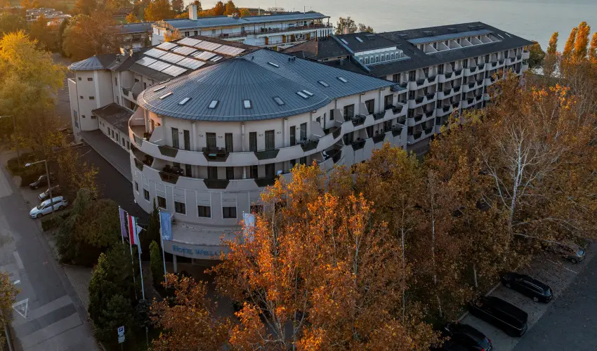 Hotel Wellamarin Zam�rdi - M�rcius 15. 