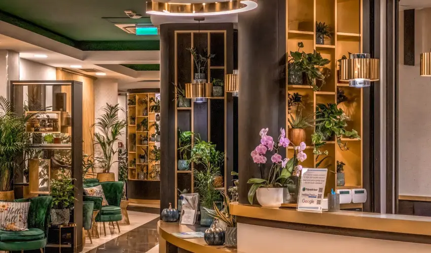 Hotel Wellamarin Zam�rdi - M�rcius 15. 