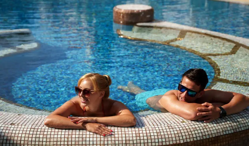 Hotel Wellamarin Zam�rdi - M�rcius 15. 