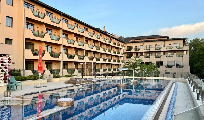 Hotel Wellamarin Zam�rdi - M�rcius 15. 