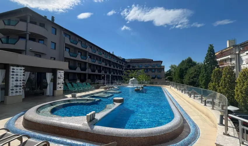 Hotel Wellamarin Zam�rdi - M�rcius 15. 
