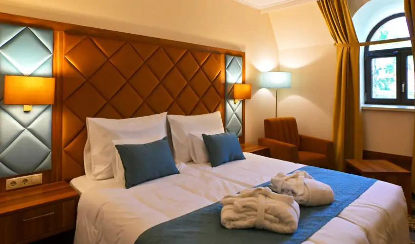 Wellness Hotel Gyula Gyula - M�rcius 15. (min. 3 �j)