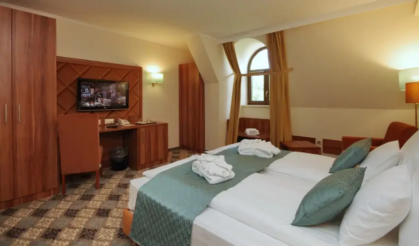 Wellness Hotel Gyula Gyula - M�rcius 15. (min. 3 �j)