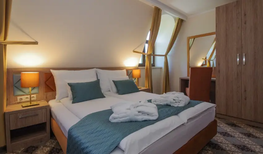 Wellness Hotel Gyula Gyula - M�rcius 15. (min. 3 �j)