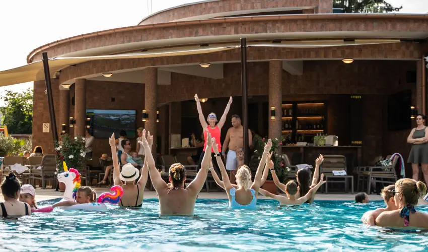 Wellness Hotel Gyula Gyula - M�rcius 15. (min. 3 �j)