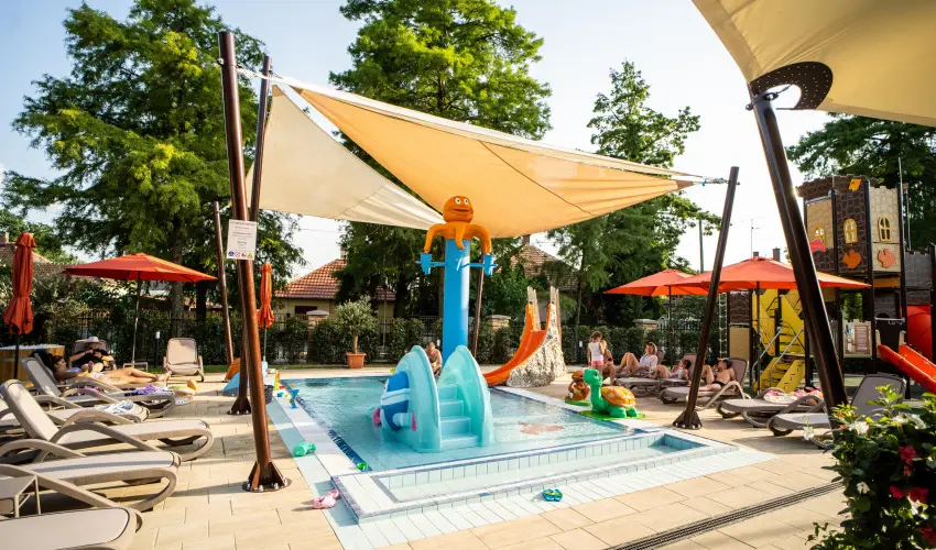 Wellness Hotel Gyula Gyula - M�rcius 15. (min. 3 �j)