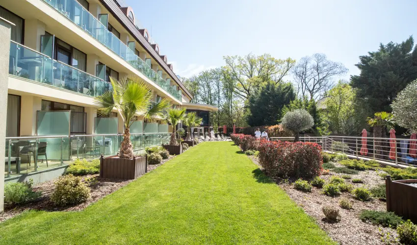 Wellness Hotel Gyula Gyula - M�rcius 15. (min. 3 �j)