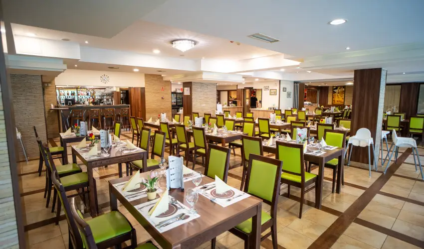 Wellness Hotel Gyula Gyula - M�rcius 15. (min. 3 �j)