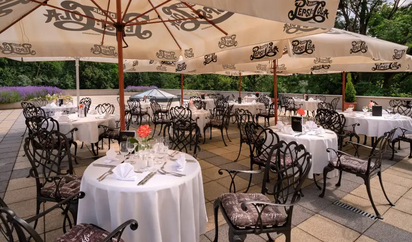 La Contessa Kast�lyhotel Szilv�sv�rad - M�rcius 15. 