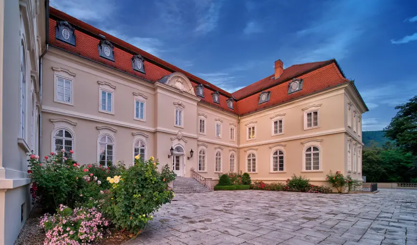 La Contessa Kast�lyhotel Szilv�sv�rad - M�rcius 15. 