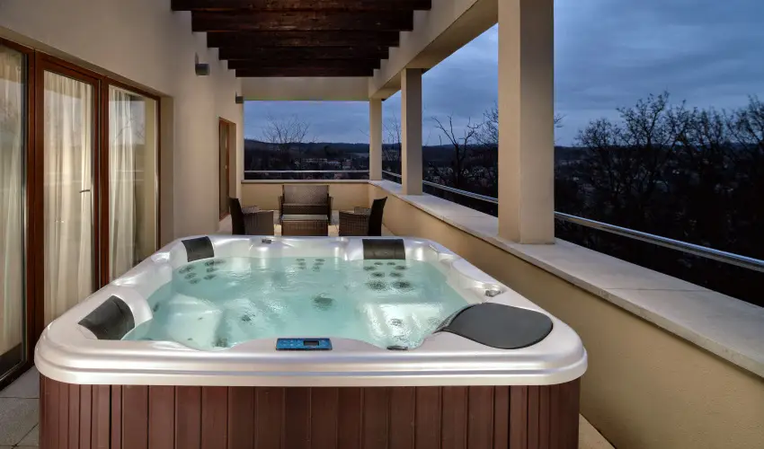 La Contessa Kast�lyhotel Szilv�sv�rad - M�rcius 15. 