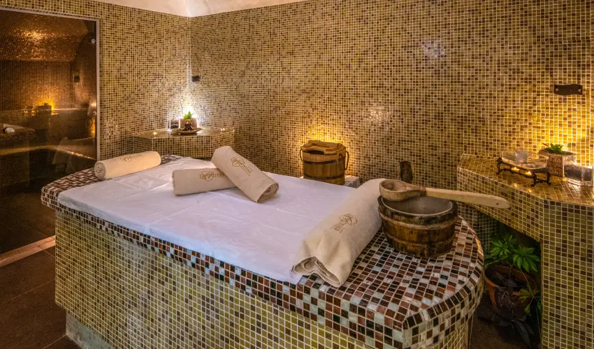 La Contessa Kast�lyhotel Szilv�sv�rad - M�rcius 15. 