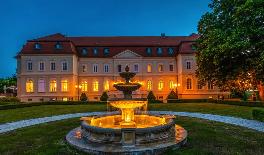 La Contessa Kast�lyhotel Szilv�sv�rad - M�rcius 15. 