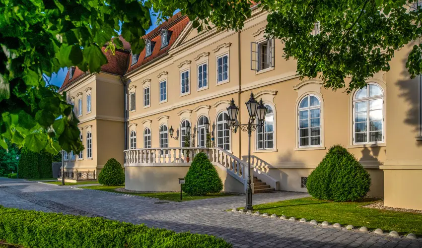 La Contessa Kast�lyhotel Szilv�sv�rad - M�rcius 15. 
