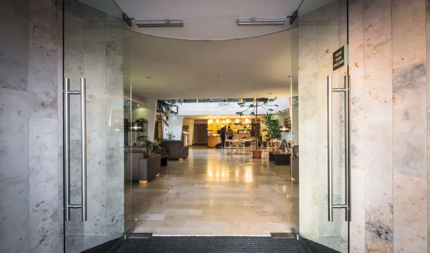 Zenit Hotel Balaton Vonyarcvashegy - M�rcius 15. (min. 2 �j)