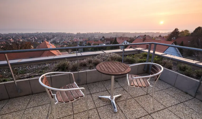Zenit Hotel Balaton Vonyarcvashegy - M�rcius 15. (min. 2 �j)