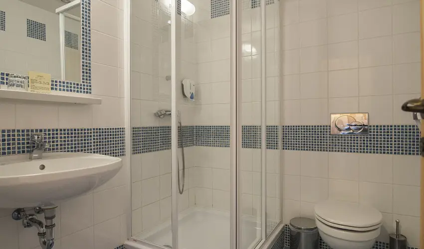 Zenit Hotel Balaton Vonyarcvashegy - M�rcius 15. (min. 2 �j)
