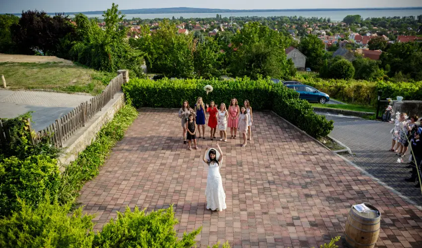Zenit Hotel Balaton Vonyarcvashegy - M�rcius 15. (min. 2 �j)