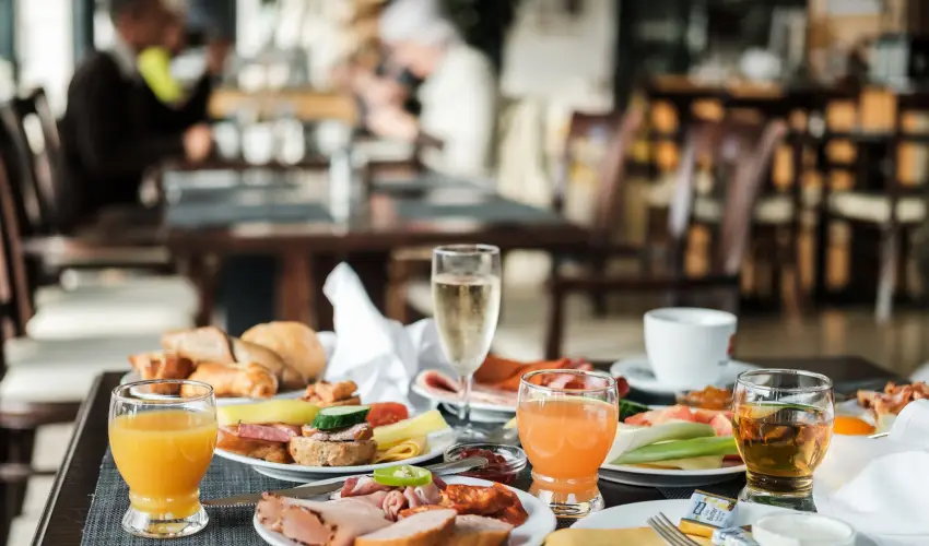Zenit Hotel Balaton Vonyarcvashegy - M�rcius 15. (min. 2 �j)