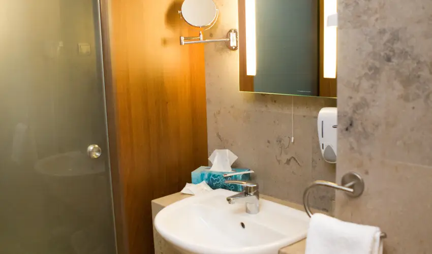 Zenit Hotel Balaton Vonyarcvashegy - M�rcius 15. (min. 2 �j)