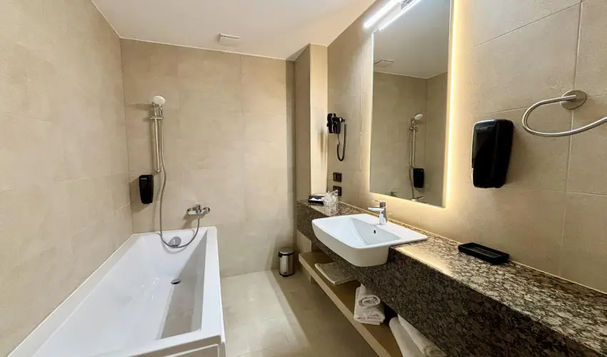 Zenit Hotel Balaton Vonyarcvashegy - M�rcius 15. (min. 2 �j)