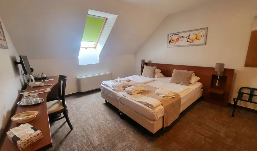 Zenit Hotel Balaton Vonyarcvashegy - M�rcius 15. (min. 2 �j)