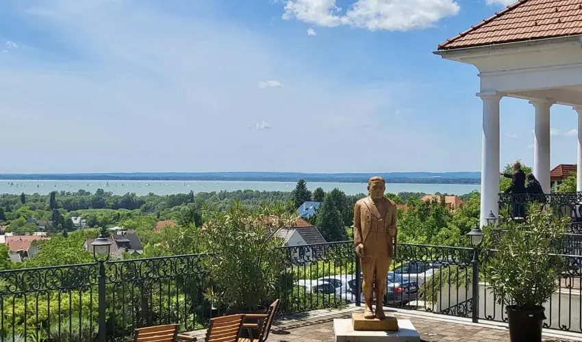 Zenit Hotel Balaton Vonyarcvashegy - M�rcius 15. (min. 2 �j)