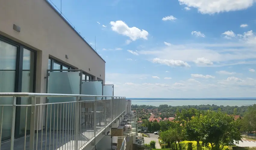 Zenit Hotel Balaton Vonyarcvashegy - M�rcius 15. (min. 2 �j)