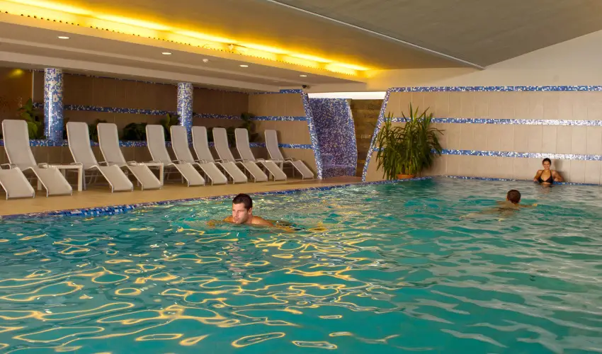 Zenit Hotel Balaton Vonyarcvashegy - M�rcius 15. (min. 2 �j)