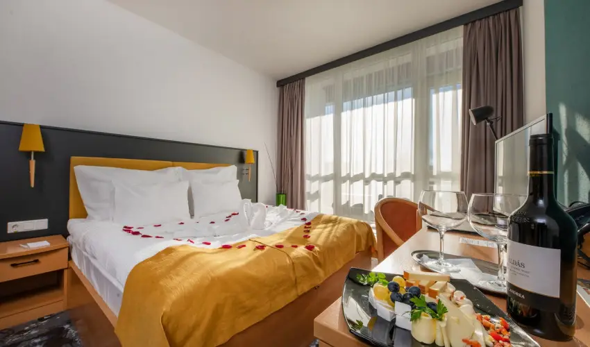 Zs�ry Liget Hotel & Spa Mez�k�vesd - M�rcius 15.